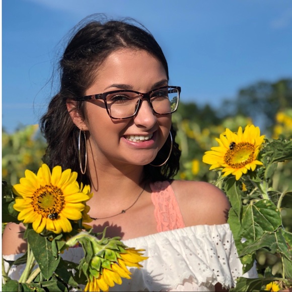 Meet your Posher, Carley - Picture 1 of 1